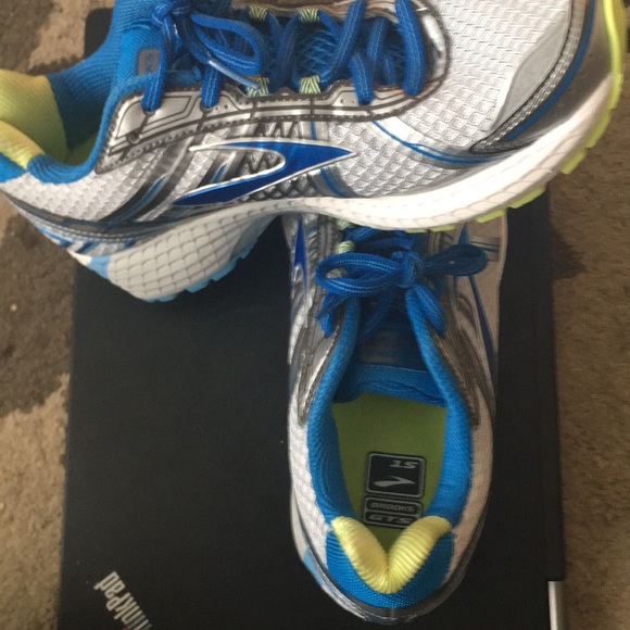 brooks transcend wide width